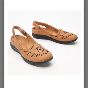 Easy Street Perforated Adjustable Backstrap Slip-Ons - Meg Brand New Size 8.5